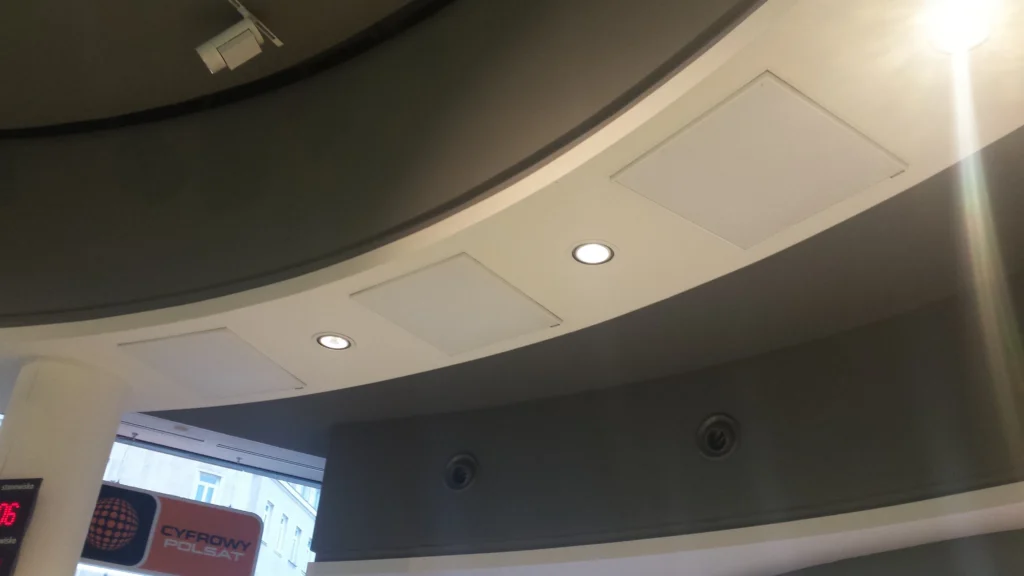 Głośniki kierunkowe w instalacji komercyjnej sieci Plus GSM – precyzyjne nagłośnienie strefowe Tonex